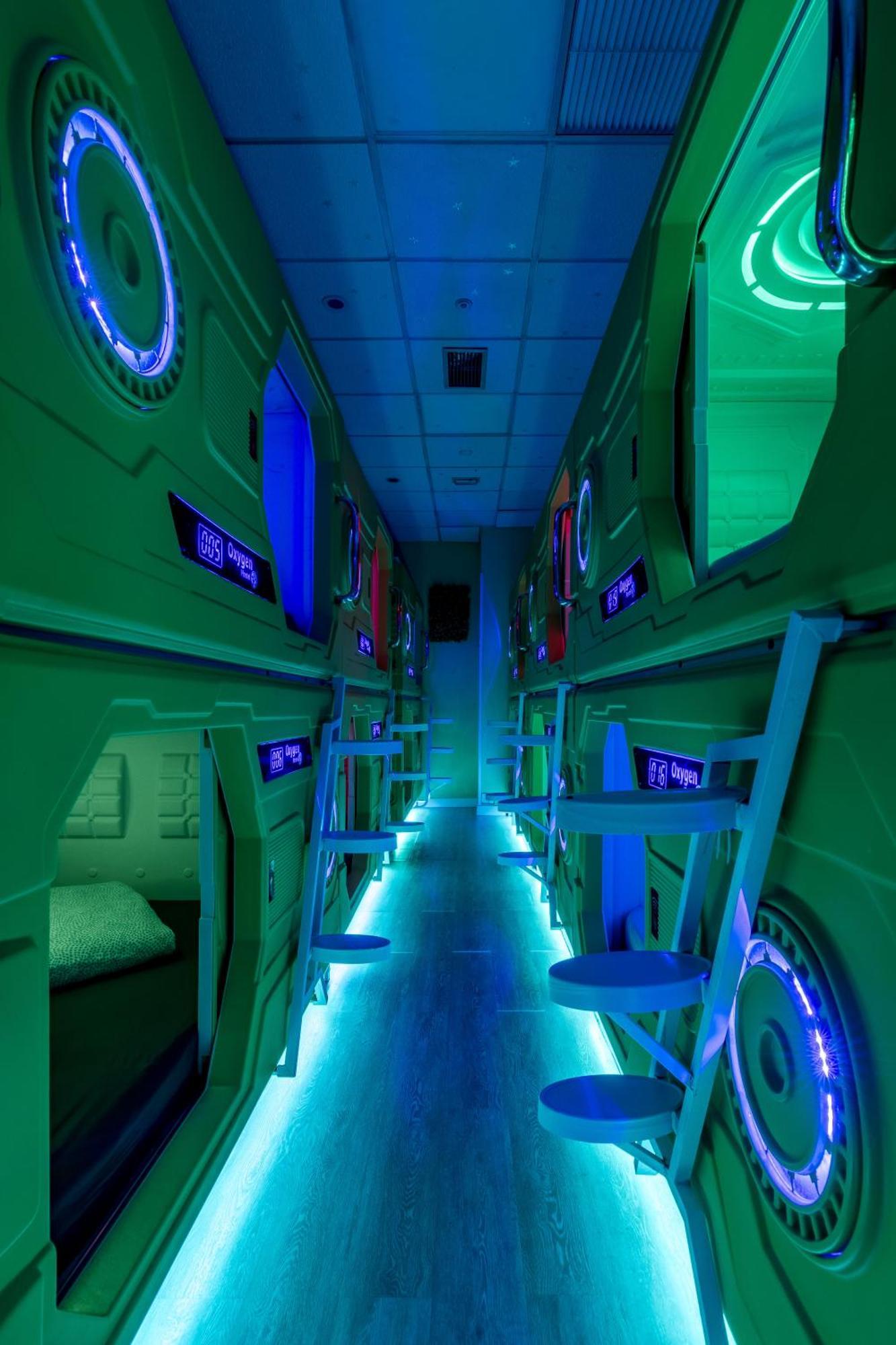 Oxygen Hostel Capsula Madrid Ngoại thất bức ảnh