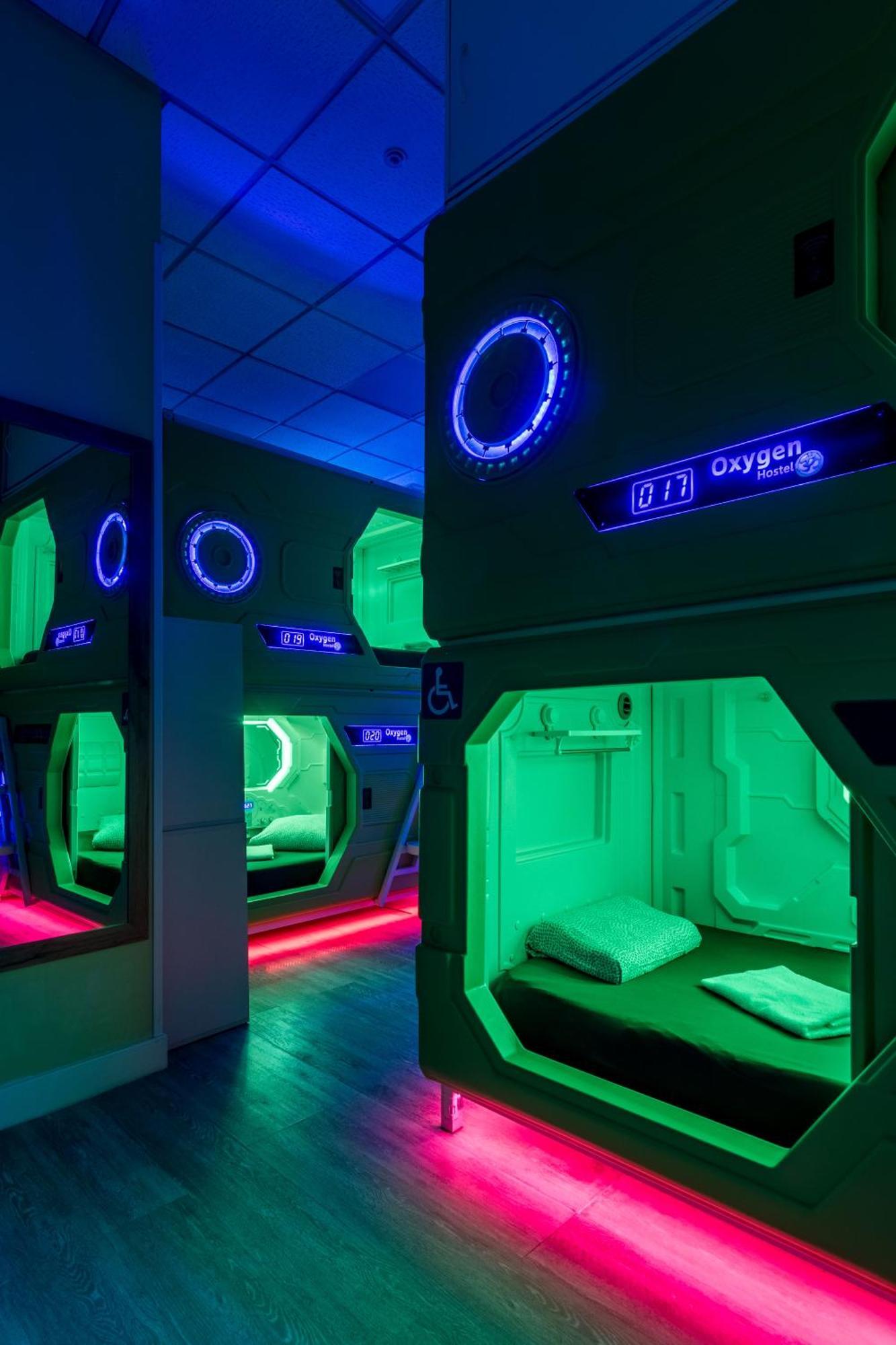 Oxygen Hostel Capsula Madrid Ngoại thất bức ảnh